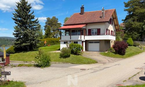Maison individuelle 5 pièces, environ 145m2, avec vue sur le lac de Joux, Les Bioux (L'Abbaye)