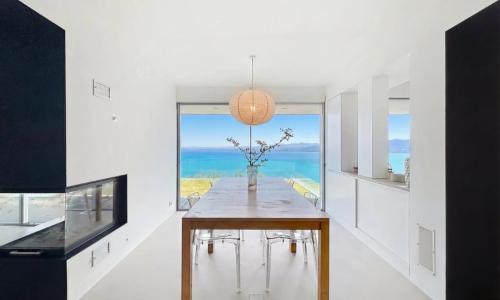 Propriété contemporaine de 600 m² avec vue panoramique sur le lac