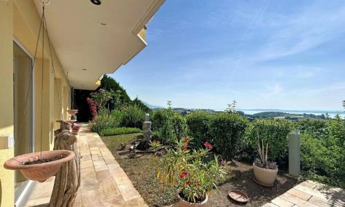 Un écrin de verdure avec vue panoramique sur le lac et les alpes — photo 5