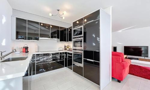 Spacieux 4.5 pièces dans résidence moderne avec balcon et terrasse — photo 4