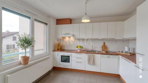 En exclusivité - Appartement de 9 pièces avec balcons et parkings à Sézenove - Bernex — photo 3