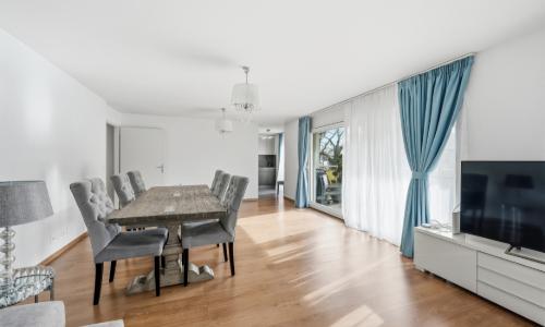 À DEUX PAS DES RIVES — SPACIEUX ATTIQUE AVEC BALCON ET VUE LAC — photo 5