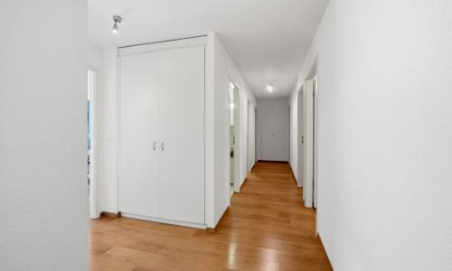À DEUX PAS DES RIVES — SPACIEUX ATTIQUE AVEC BALCON ET VUE LAC — photo 3