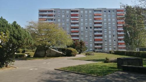 2 pièces au 4ème étage.
