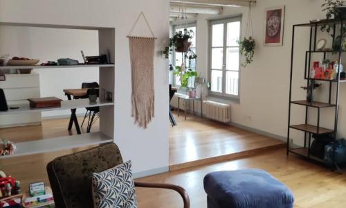CHARMANT APPARTEMENT TRES BIEN SITUE ET AVEC CACHET — photo 4