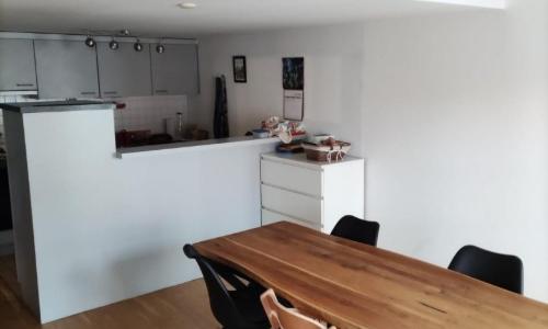 CHARMANT APPARTEMENT TRES BIEN SITUE ET AVEC CACHET — photo 2