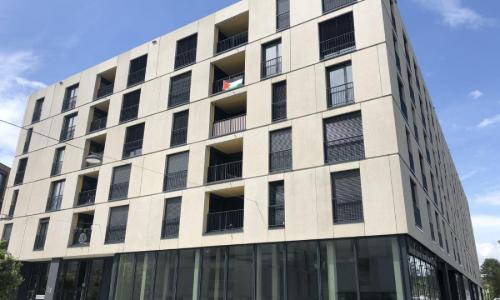 Joli appartement de 4.5 pièces sis au 5ème étage de l'immeuble.