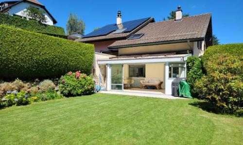 Magnifique villa avec véranda et beau jardin de 5.5 pièces!