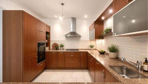 Duplex de 7,5 pièces d'exception au sein du Château Barillet, Art de vivre entre vignes et Genève — photo 2