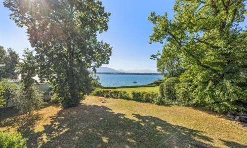 Une propriété de caractère avec vue sur le lac