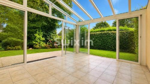 Maison familiale avec jardin, véranda, box et place couverte