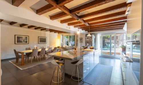 Charme et cachet pour cette maison de village rénovée